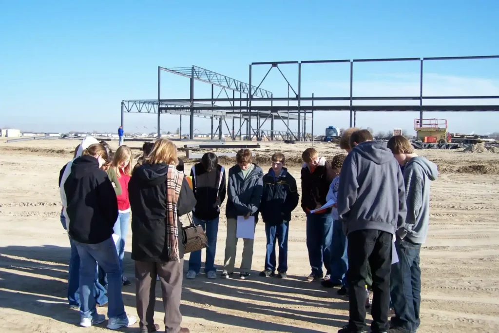 Ministry Ideas MOC pray at site