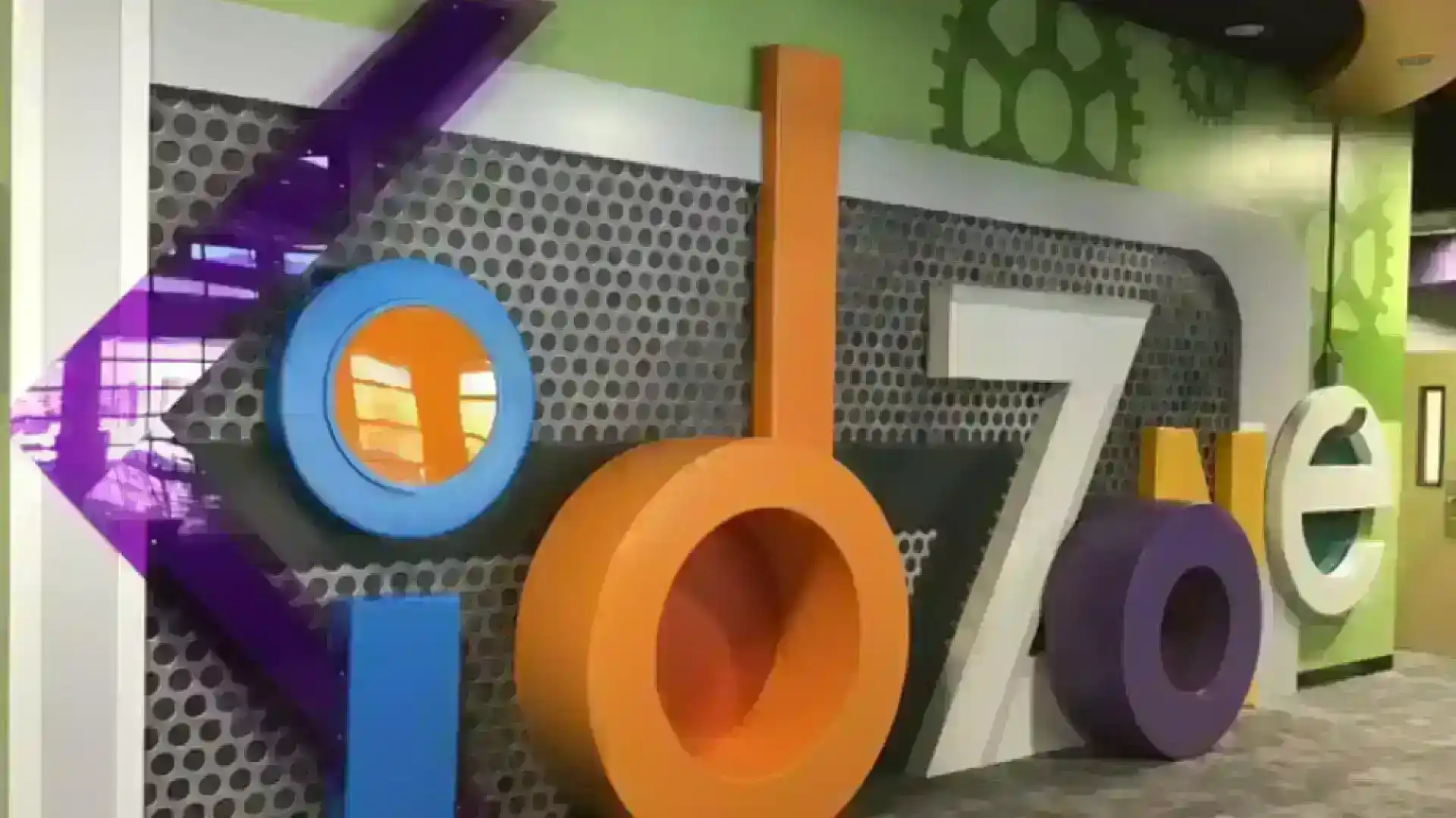 Oro Valley children place church building