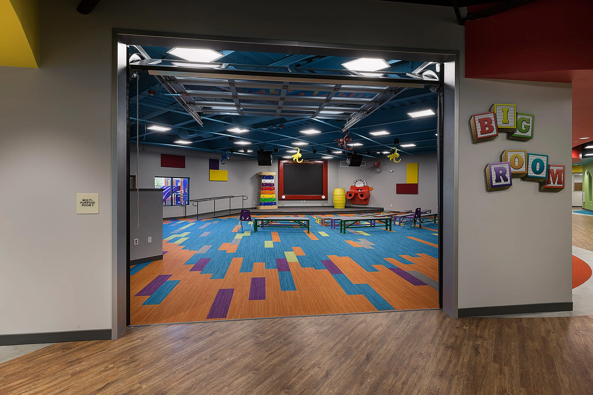 Emmanuel Faith Church stage door church building church architect