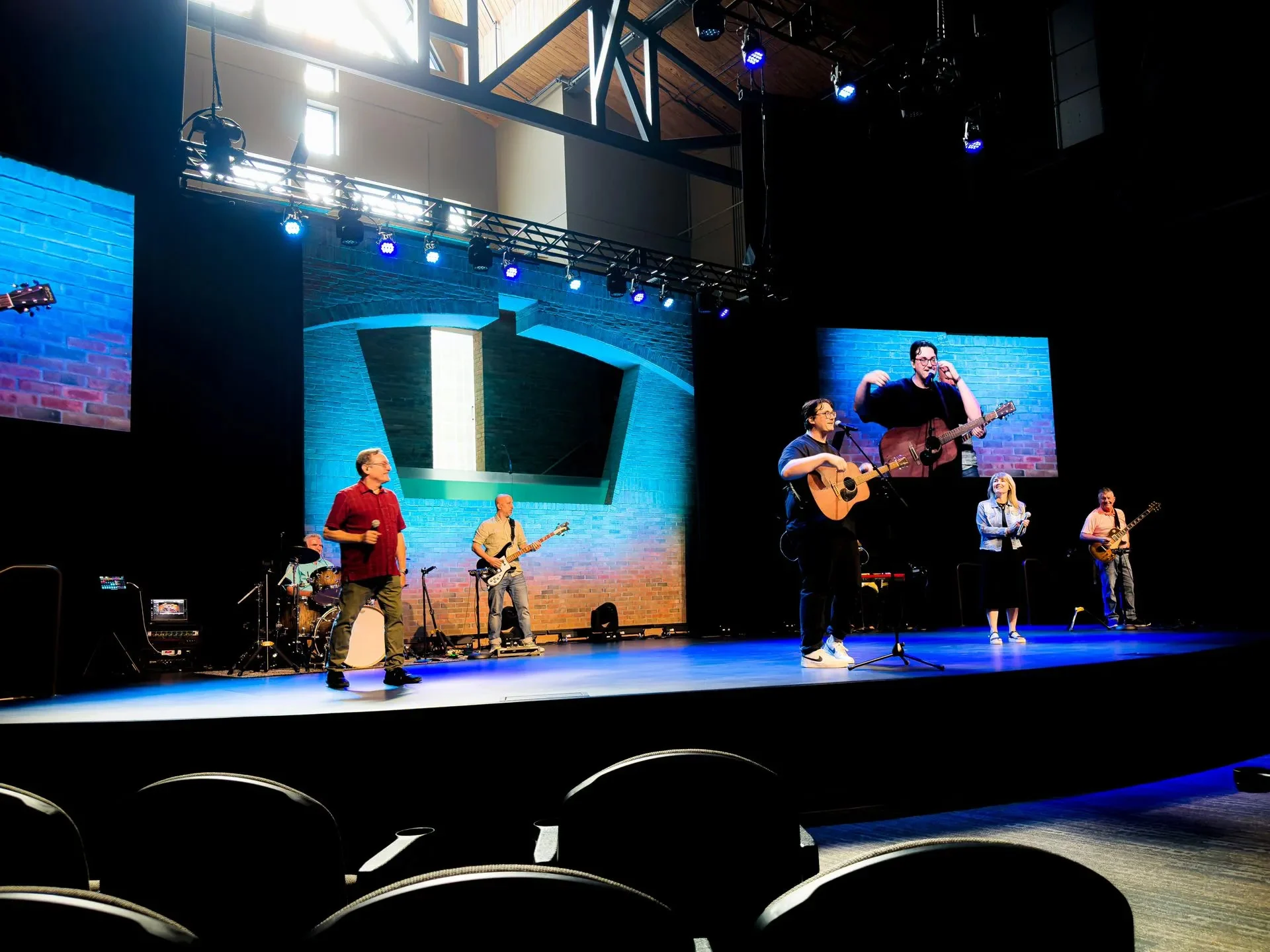 Worthington-church-worship-stage church building church architect